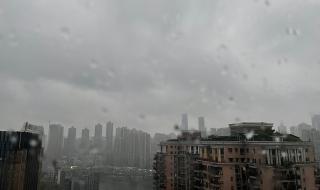 重庆下暴雨的文案